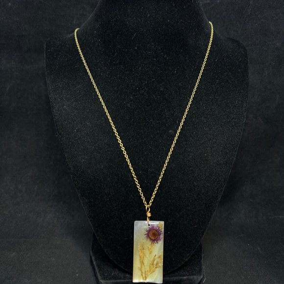 Coldwater Creek Gold Tone Cable Chain Necklace W/Dried Flower Pendant (4227) - Picture 2 of 6